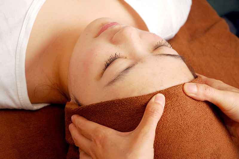 渋谷でのリラックス効果のある頭部マッサージ