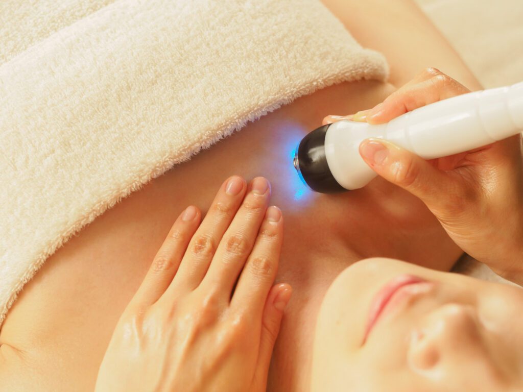 渋谷でハイパナイフを使った小顔効果のある施術