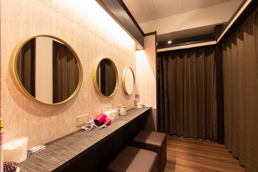 渋谷のリラクゼーションサロン、ティータイムとドレッサーのスペース