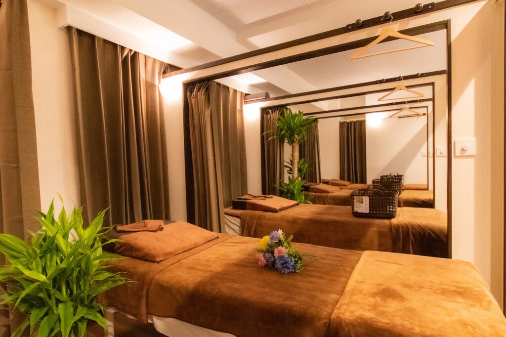 渋谷でカップルや友達と一緒にリラックスできる並んだ部屋