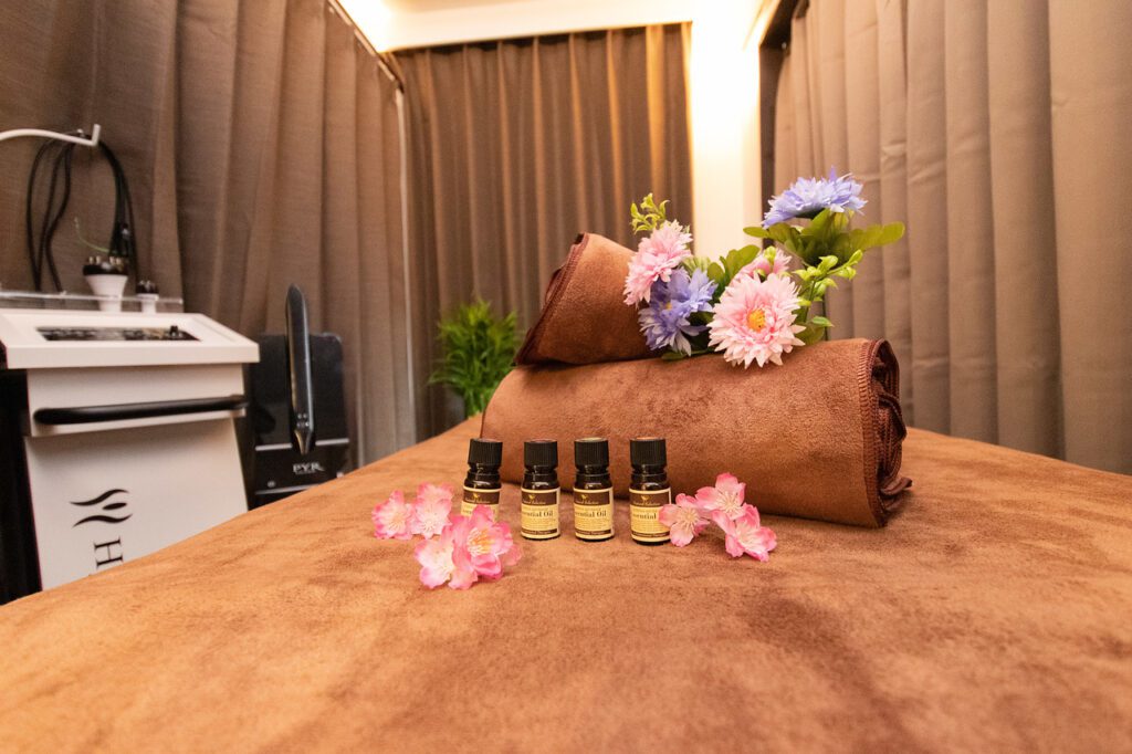 渋谷のリラックス空間、精油の香りに包まれたベッド